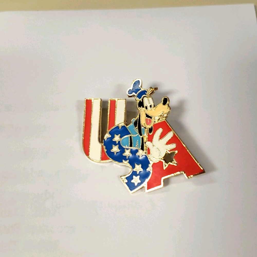 GOOFY USA DISNEY PIN Star & Stripes